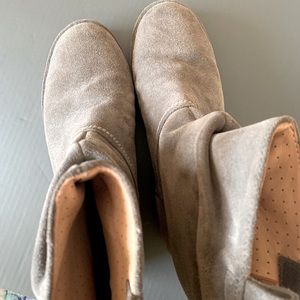 Clarks Grey Suede Boots - Size 8.5